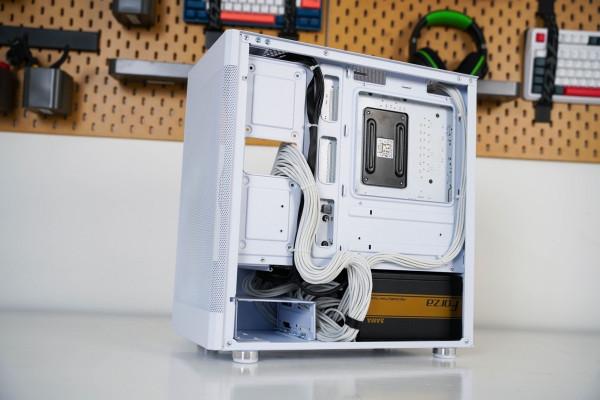 雪裝中的紛呈色彩，主流電競桌面主機裝機分享