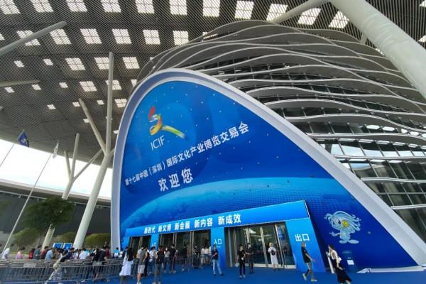 1年有150天住酒店，44次旅行，47次飛行！這江南女子怎麼做到的？