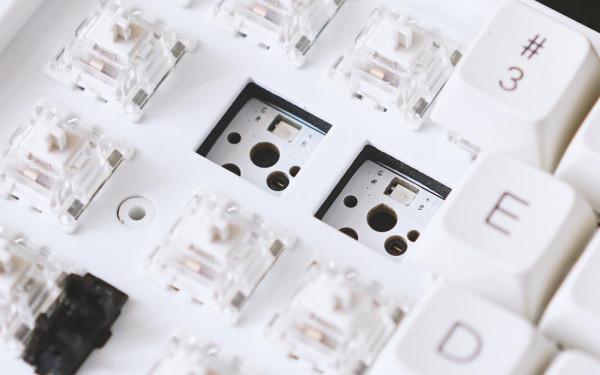 超高性價比的68鍵機械鍵盤，首席玩家MK680體驗