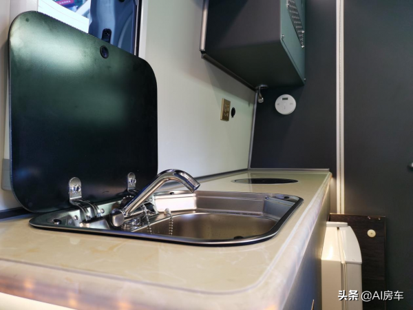 動力、續航、油耗相同，國產車能設計成啥樣？分享2款吉姆西B型車