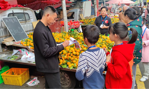 “大家”拉“小手”:航天路社群開展“和孩子一起成長”親子活動 “大家”拉“小手”:航天路社群開展“和孩子一起成長”親子活動