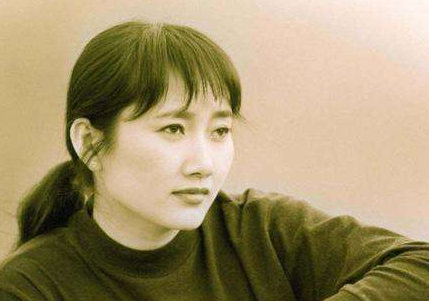 成方圓:一婚嫁恩師後閃離,二婚嫁大12歲王剛,61歲孑然一身怪誰呢 成方圓:一婚嫁恩師後閃離,二婚嫁大12歲王剛,61歲孑然一身怪誰呢