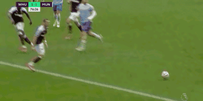 感覺曼聯被裁判針對了！如此點球居然不判……