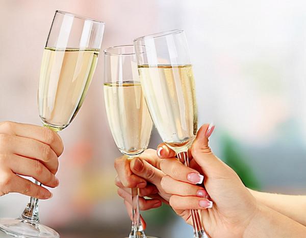 每天喝二兩白酒與滴酒不沾,哪種人更健康?醫生說出實情,瞭解下 每天喝二兩白酒與滴酒不沾,哪種人更健康?醫生說出實情,瞭解下