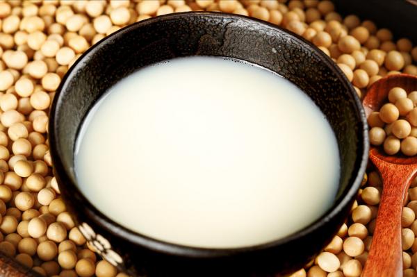 打豆漿，黃豆不能直接打漿，多加1小步，豆漿更香濃，細膩無殘渣