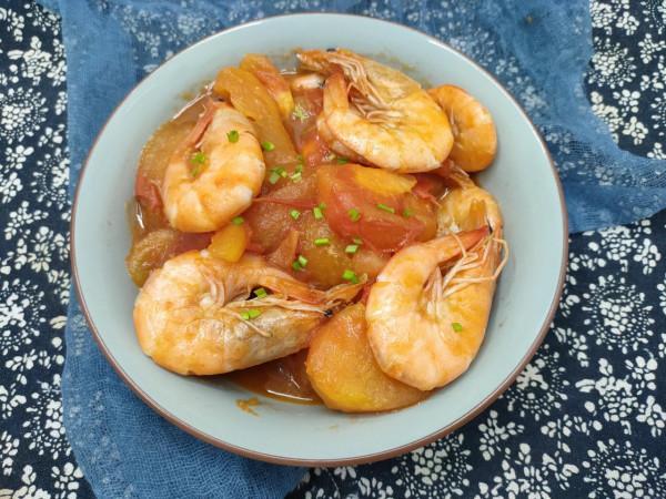 西紅柿燉大蝦怎麼做才好吃？5個步驟，好吃又入味，燉一鍋太香了