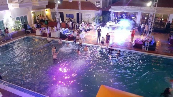 天堂和地獄的小勐拉，眾多夢想家折翼的地方，可是卻不值得可憐