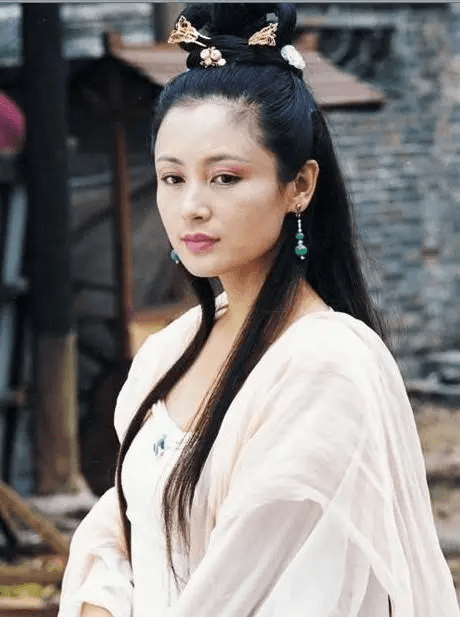 5位“嫦娥仙子”扮演者，趙麗穎一身粉色太萌，姚笛卻是個黑歷史