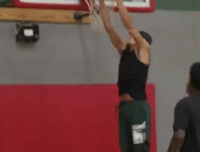 詹姆斯發文：為什麼有人要練不用的東西？球迷們都在cue西蒙斯