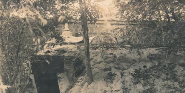 1946年老蔣下令平毀汪精衛墓，開棺後發現屍體未腐，口袋有張紙條