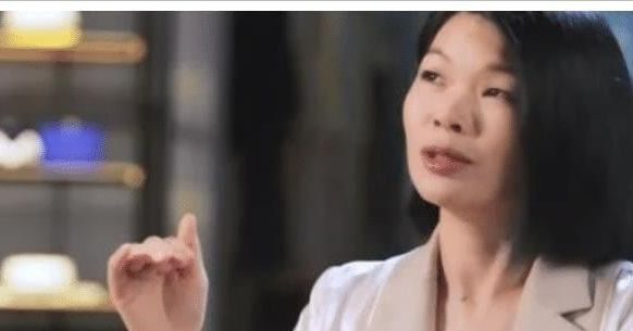 超模呂燕：被身邊人嫌棄，嫁法國貴族後被寵成公主，兒子成她驕傲