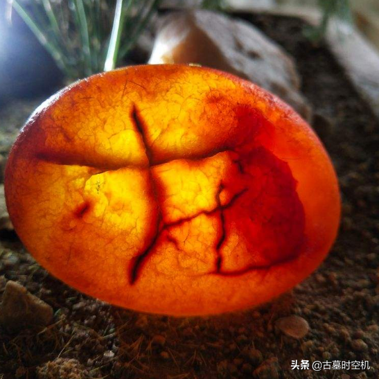 神奇寶藏探秘：戈壁灘暗藏&OpenCurlyDoubleQuote;寶石湖&rdquo;，天然奇石估值1&period;3億