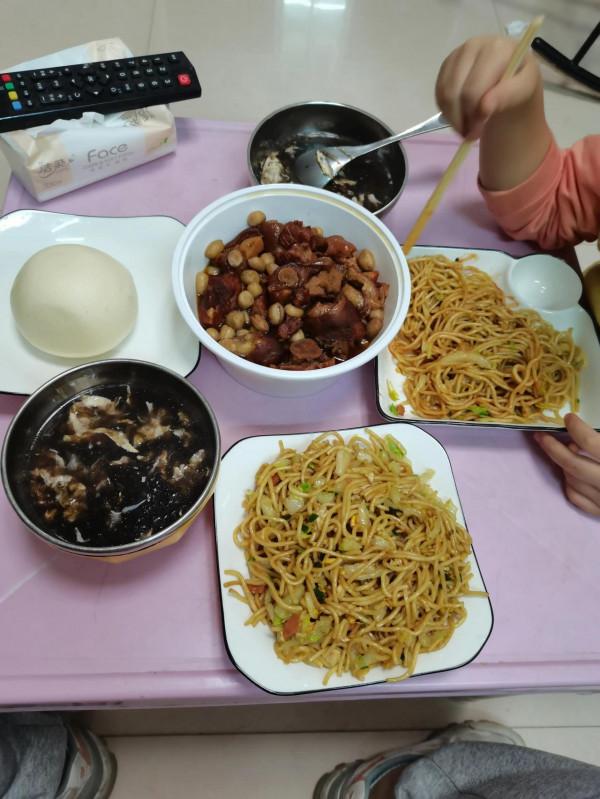 曬一曬最近母女倆偶爾的三餐 曬一曬最近母女倆偶爾的三餐