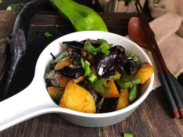 茄子和它天生是一對，隔三差五的必吃1次，不是肉卻比肉還香