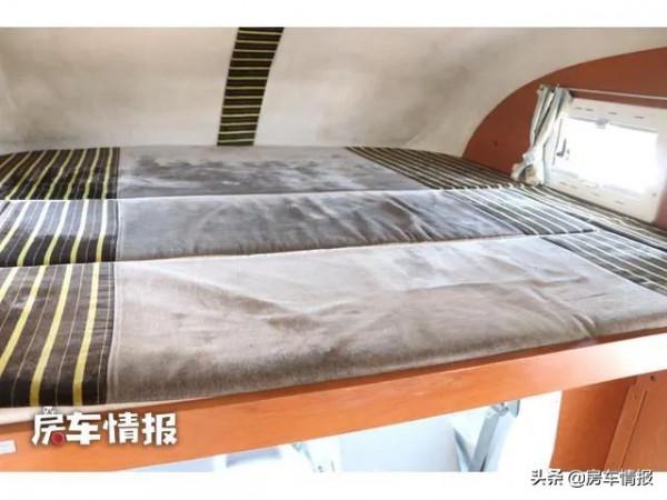 車長5米的豐田輕卡房車，配2.0T汽油動力駕駛靈活，4口人旅行剛好