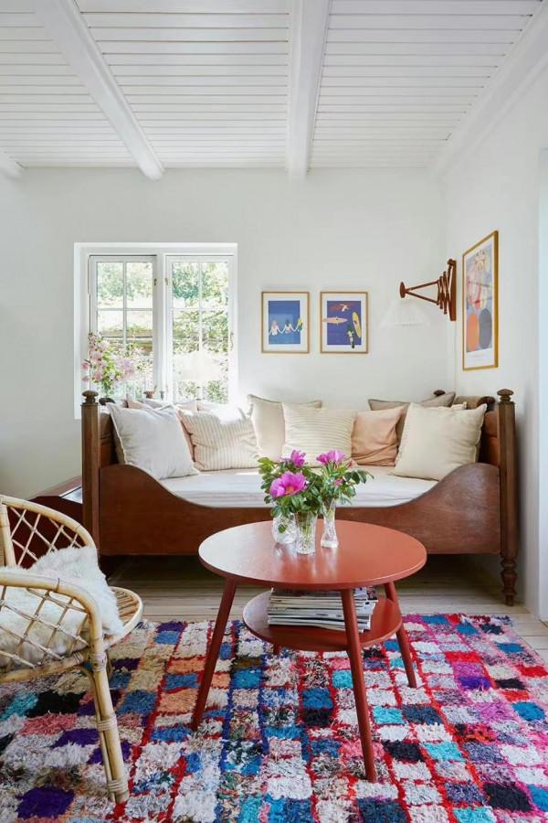 丹麥姐妹曬出80平度假風的家，明亮簡單色彩美，精緻生活超有愛