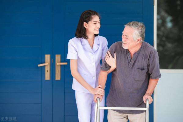 77歲老人哭訴：我這輩子做過最錯誤的事，就是隻靠自己存錢來養老