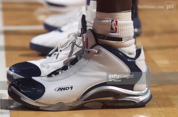 歐文復出！上腳第3代簽名鞋，科比配色加持，師弟上腳AND1搶風頭