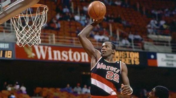 盤點“NBA超時空對決”第二期，壞小子遇上CP3，滑翔機碰上T-Mac