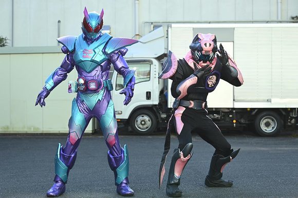 假面騎士revice16話預告：變色龍對母親出手，大二獲得胡狼形態