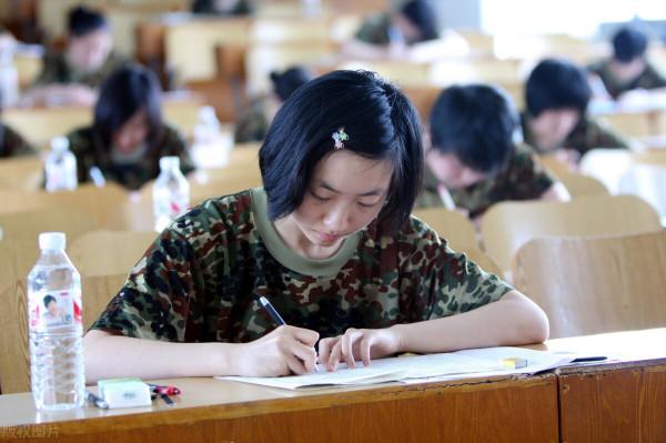 明年參加高考，該報名地方大學還是軍校？我給小李分析這幾個方面