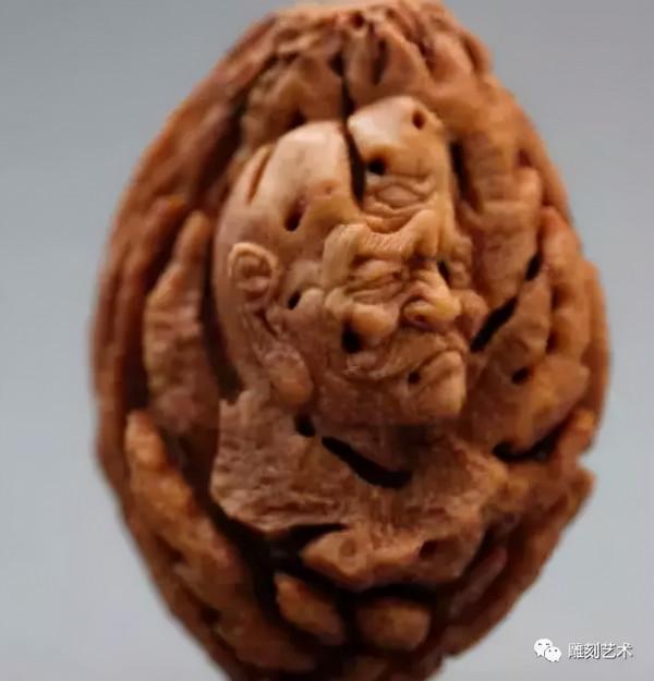 桃子誰都吃過,可是如此勁爆的桃核雕刻誰見過? 桃子誰都吃過,可是如此勁爆的桃核雕刻誰見過?