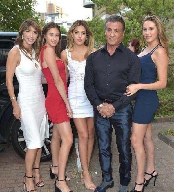 李連杰四位女兒亭亭玉立，網友：就是中國版的“國民岳父史泰龍”