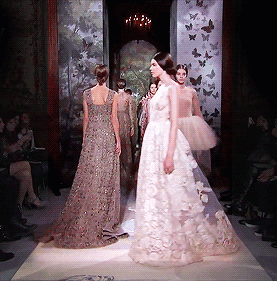 ​是我瘋了還是關曉彤真的變時髦了？