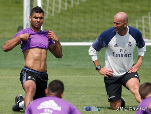 世界級後腰卡塞米羅,歐冠三連冠功臣,皇馬最無可替代的球員 世界級後腰卡塞米羅,歐冠三連冠功臣,皇馬最無可替代的球員