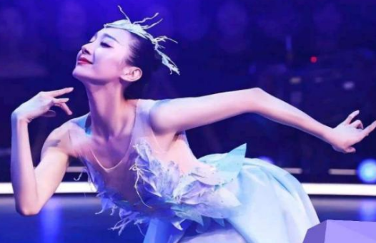 河南90後女孩因“青綠腰”火了,她美得動人心魄,讓人過目難忘 河南90後女孩因“青綠腰”火了,她美得動人心魄,讓人過目難忘