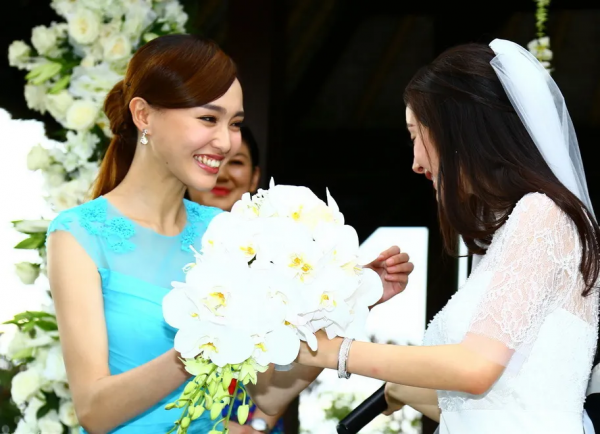 娛樂圈的塑膠姐妹，踩閨蜜上位、同臺零交流，一個比一個戲精