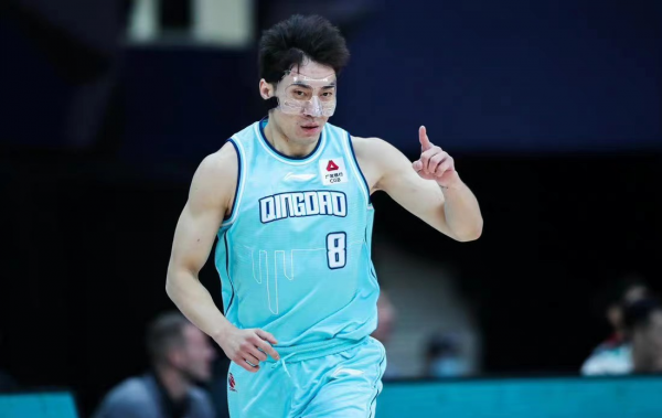 CBA又爆發衝突！趙泰隆惡犯江蘇小將後還囂張挑釁，2人差點打起來