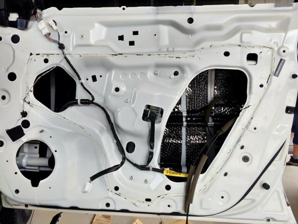 安靜生活 廈門靚車港日產奇駿汽車隔音改裝大白鯊