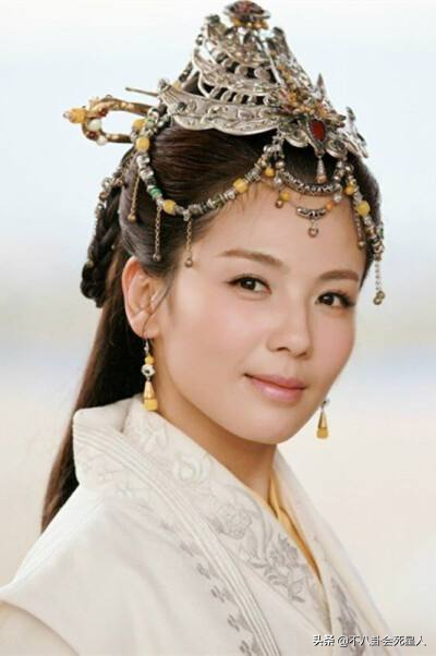 丫頭教&OpenCurlyDoubleQuote;六大丫頭&rdquo;：裝嗲、扮嫩、靠濾鏡磨平皺紋，劉濤自毀口碑