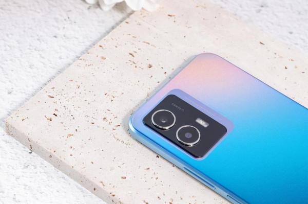 春節最適合送給爸媽的三款手機，大螢幕大電池，價格還不貴