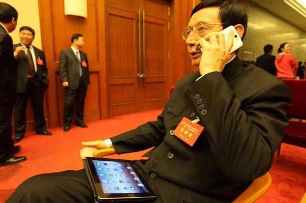 重慶破產首富:自己起早貪黑忙工作,兒子沉迷豪車不管事 重慶破產首富:自己起早貪黑忙工作,兒子沉迷豪車不管事