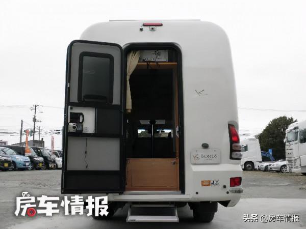 豐田陸巡變身房車,越野能力依舊強悍,還多了能睡覺洗澡的小公寓 豐田陸巡變身房車,越野能力依舊強悍,還多了能睡覺洗澡的小公寓