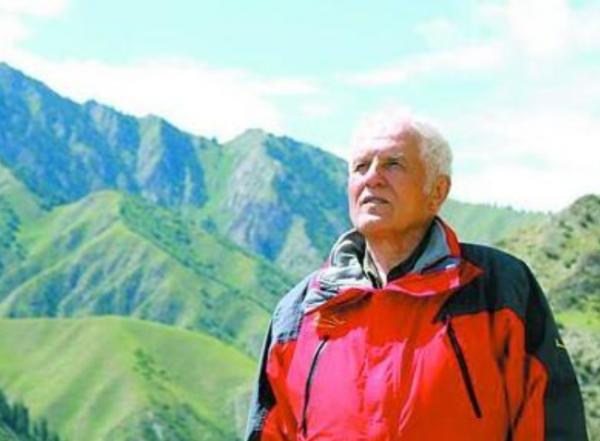 外國棄嬰被中國夫妻收養，成頂級科學家，對外堅稱：我是中國人