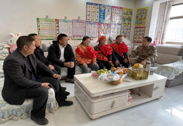 東川1名現役軍人家屬收到立功喜報！