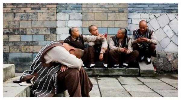 20萬橫店群演現狀：美女扎堆光棍遍地，90%高中沒念完