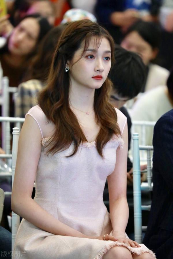 演員關曉彤 演員關曉彤