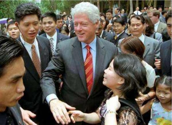 美國退休領導人來華撈金:克林頓60秒賺萬元,奧巴馬靠握手賺千萬 美國退休領導人來華撈金:克林頓60秒賺萬元,奧巴馬靠握手賺千萬