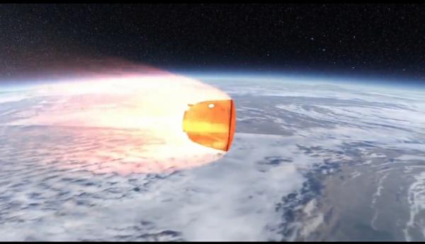 潔白的返回艙被大氣層燒成炭黑色，裡面的人會感到灼熱嗎？