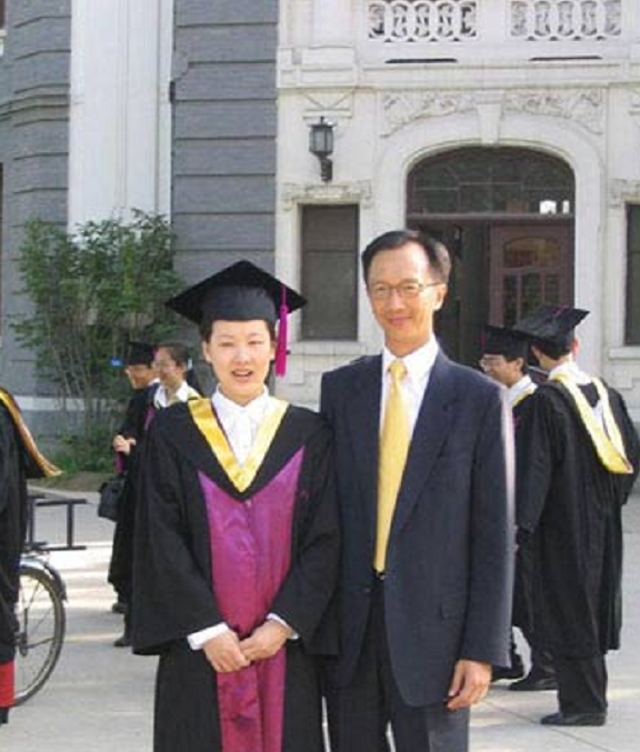 從“世界冠軍”到“豪門闊太”，伏明霞的反轉人生