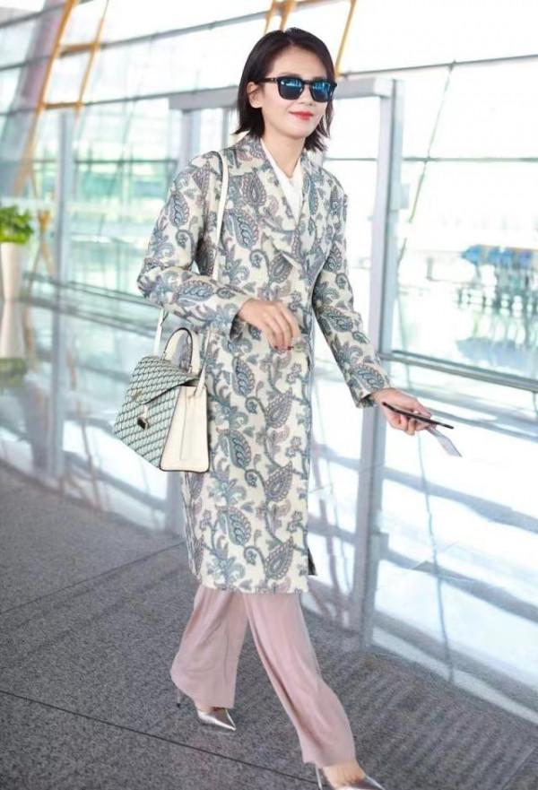 劉濤美到了西藏，穿一身藏袍配髒辮有異域風情，意外有了公主氣質