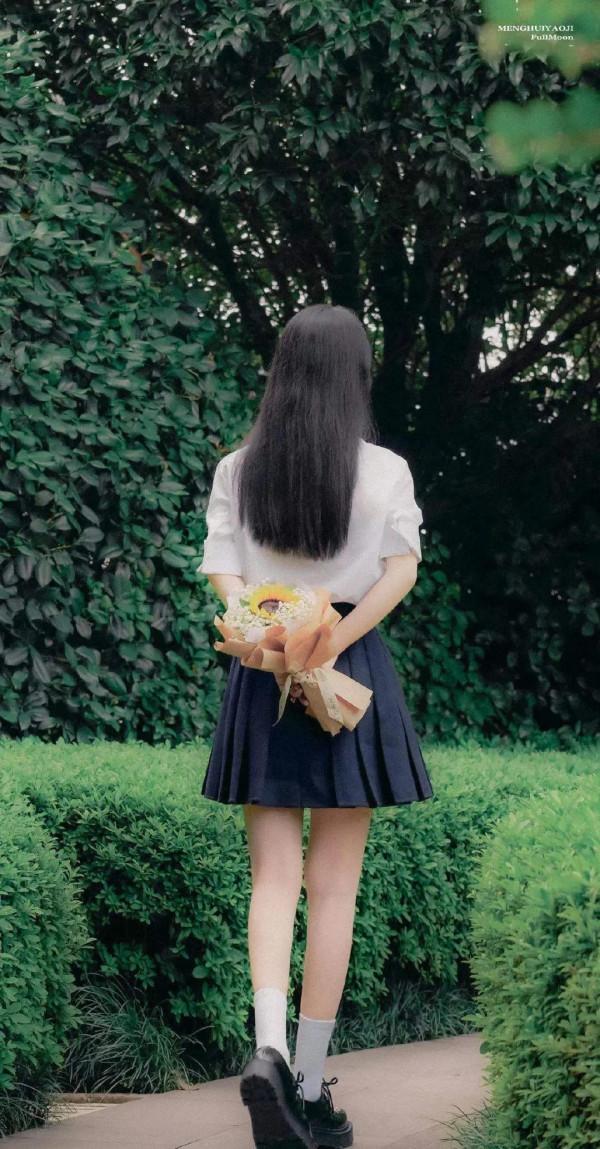 趙麗穎離婚後，一身學生裝把青春清純演繹的恰到好處