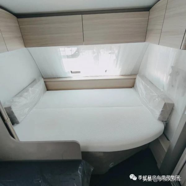 可滿足六人睡眠需求，生活設施完善，讓您旅居無憂的進口拖掛房車