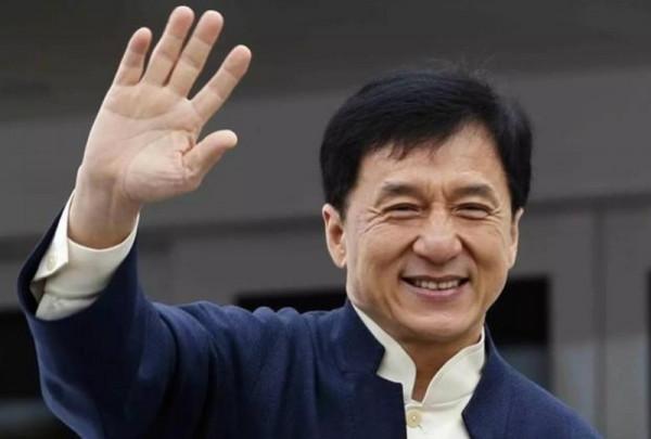 成龍同父異母的大哥：10歲被父親拋棄，73歲才見到成龍第一面