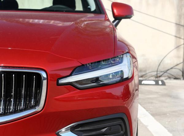 沃爾沃S60跌至24萬多，197馬力+48V輕混，還看什麼凱美瑞