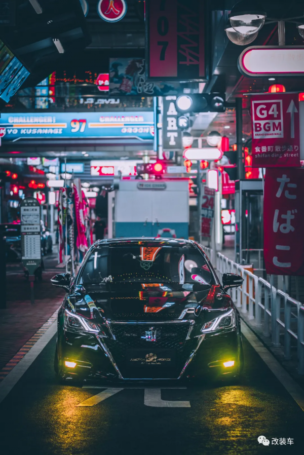 是什麼讓妹子上車後都說好？14代皇冠移植日規件融合雷克薩斯內飾